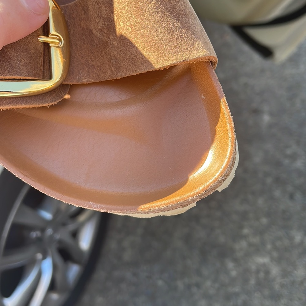 Piece/Chunk Missing From Birkenstock! - image 4